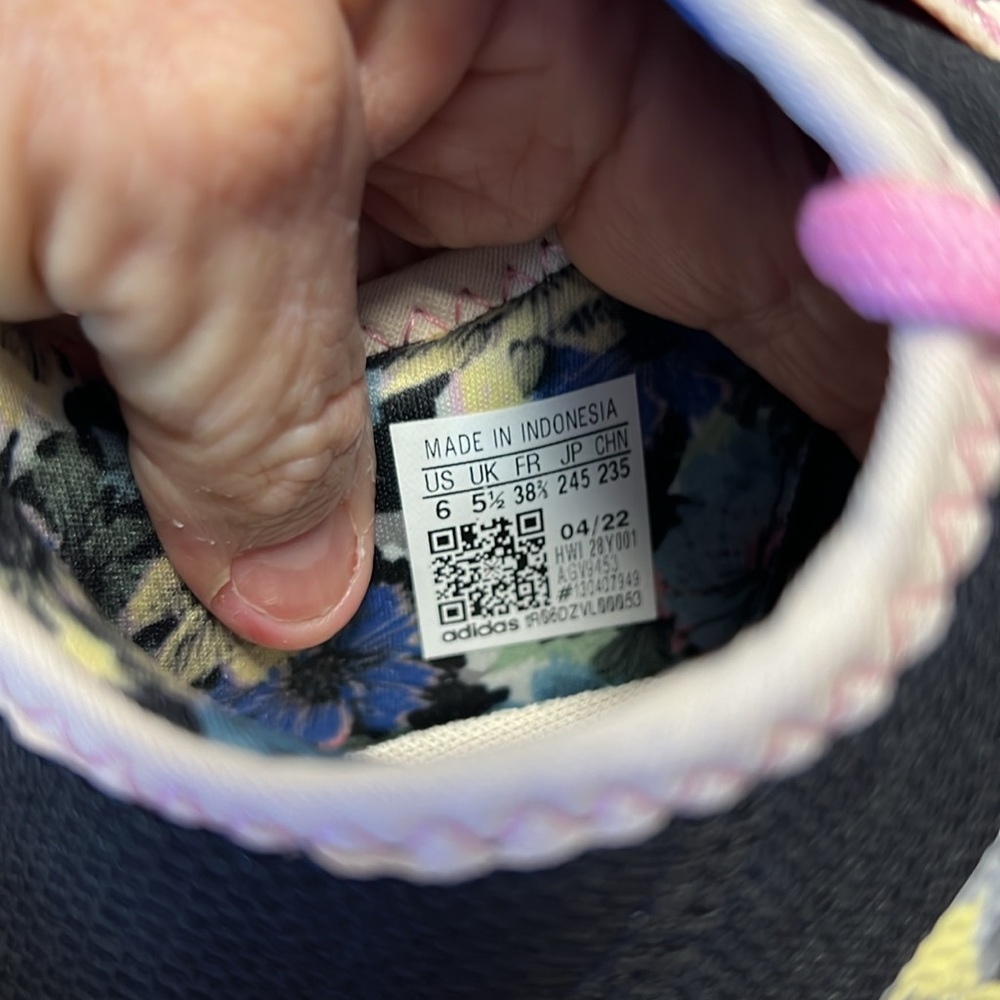 Adidas‎ - Picture 8 of 10